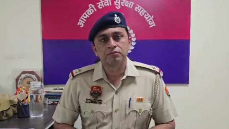 Breaking News Haryana: मां ने ढाई साल की बेटी को उतारा मौत के घाट, खुद का गला भी कैंची से काटा, पति के साथ हो गई थी मामूली कहासुनी