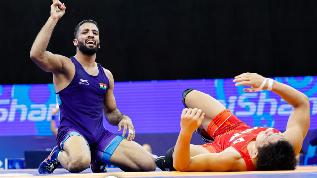 India Wins 2 Gold Medals in One Minute