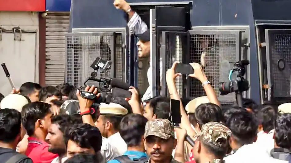 Mamata Banerjee & Kejriwal Detained